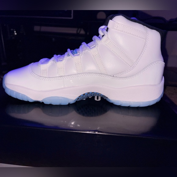 2024 UNRELEASED JORDAN 11s LEGEND BLUE | SIZE 7Y | NWT - Picture 2 of 7